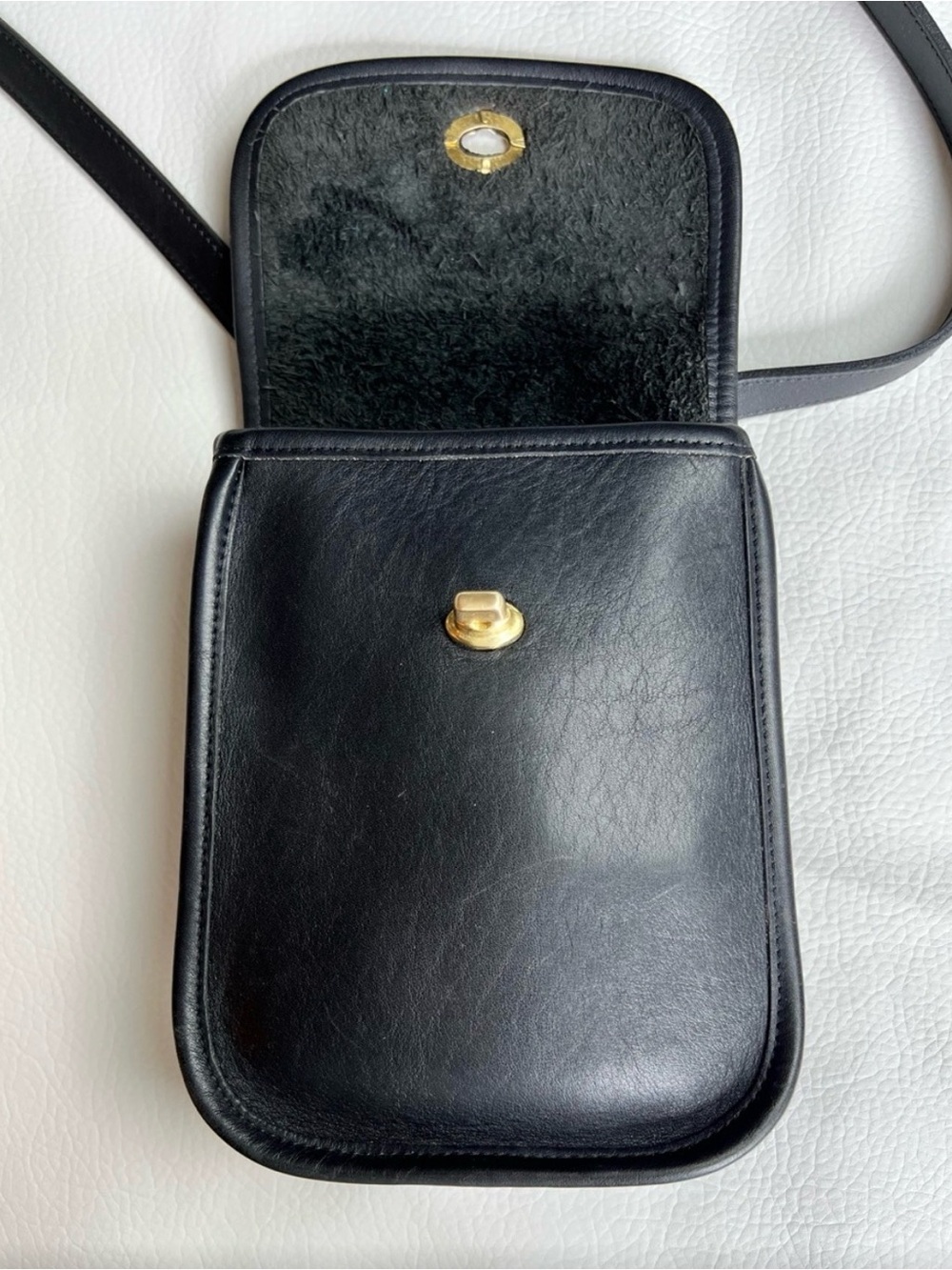 Coach Black Leather Crossbody Bag with Gold Turnlock - Picture 2 of 7